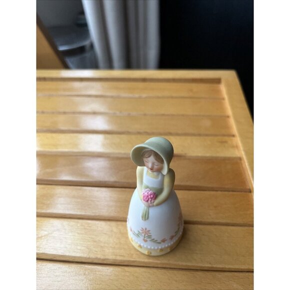 Avon Country Porcelain Girl / Bell 1985 Flowers Green Bonnet Long Yellow Dress - Picture 3 of 6